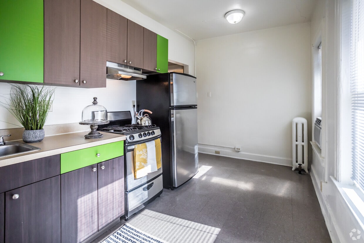 Primary Photo - Parkside Poplar Apartments
