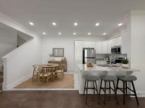 Building Photo - 2002 E Brookview Dr