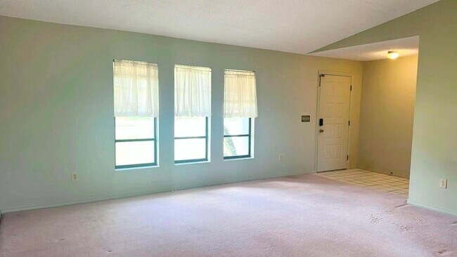 Building Photo - 3178 Village Park Dr