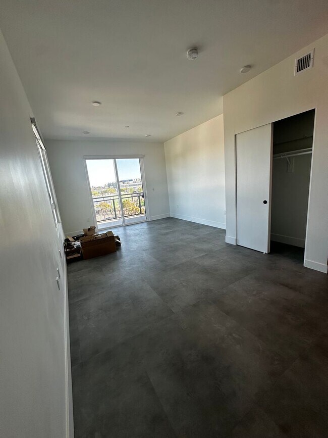 Building Photo - Welcome to Bradley 43