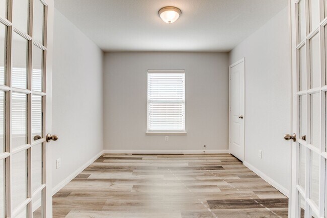 Building Photo - ONE STORY 3 bedroom, 2 bathroom home in Princeton for lease!