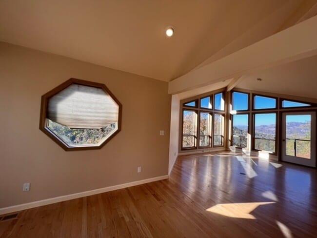 Building Photo - STUNNING VIEWS from this 3 bedroom, 2 bath home | Available end of February
