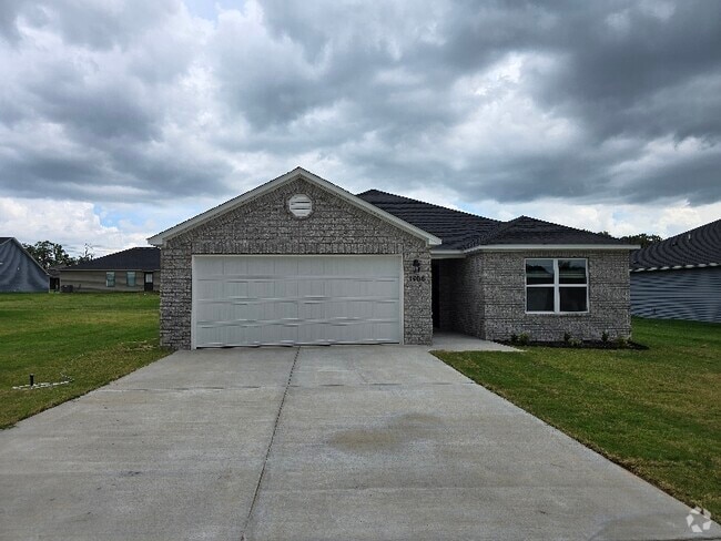 Building Photo - 1406 E Piedmont Ct