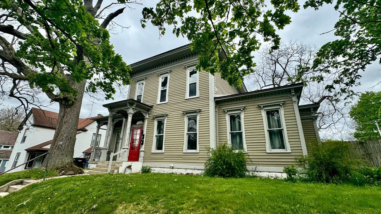 Primary Photo - 51 Caledonia NE