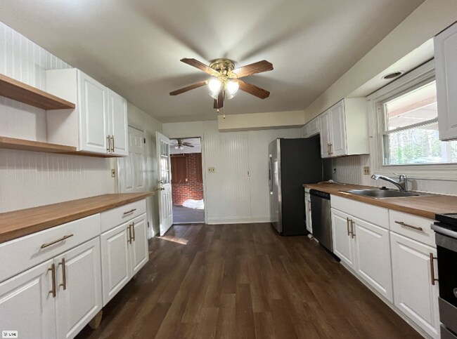 Foto del edificio - 4307 Yates Rd