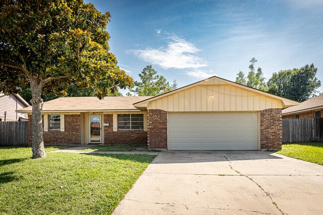 Building Photo - 4708 NW Cheryl Blvd
