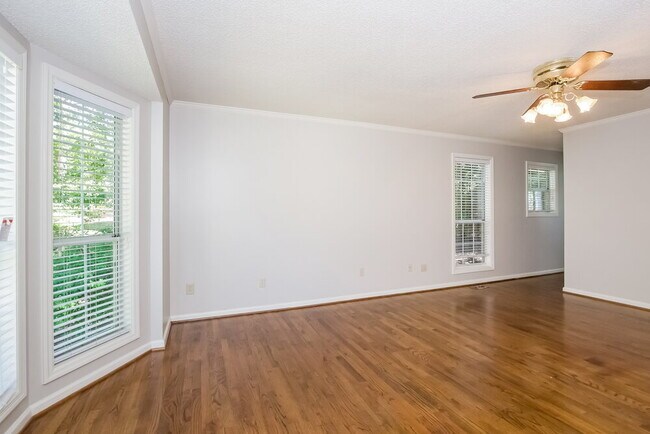 Building Photo - 6858 Creekwood Dr