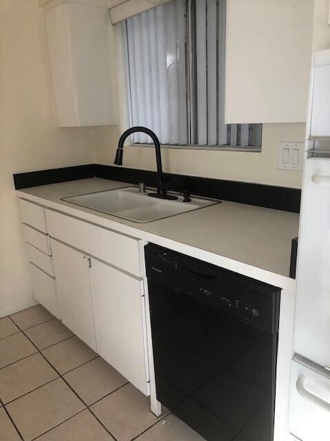 Foto del edificio - 8365 Gregory Way
