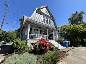 Building Photo - 103 NE Sacramento St