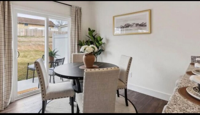 Foto del edificio - 3044 Bogart Ln