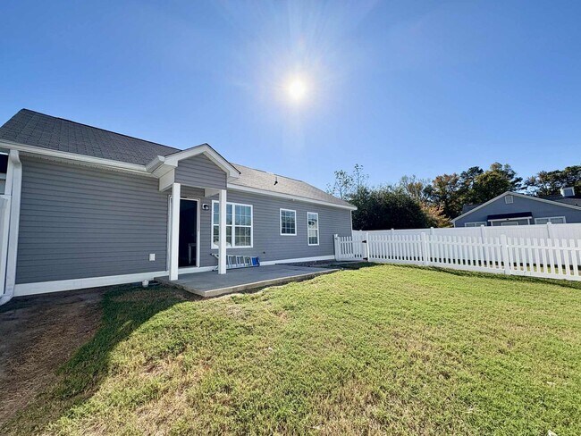 Foto del edificio - Move-In Ready 2 Bedroom, One Story Home – Convenience Meets Comfort!