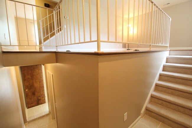 Foto del edificio - 907 Meadowlark Dr