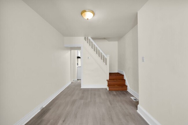 Building Photo - 210 1/2 Peach Street