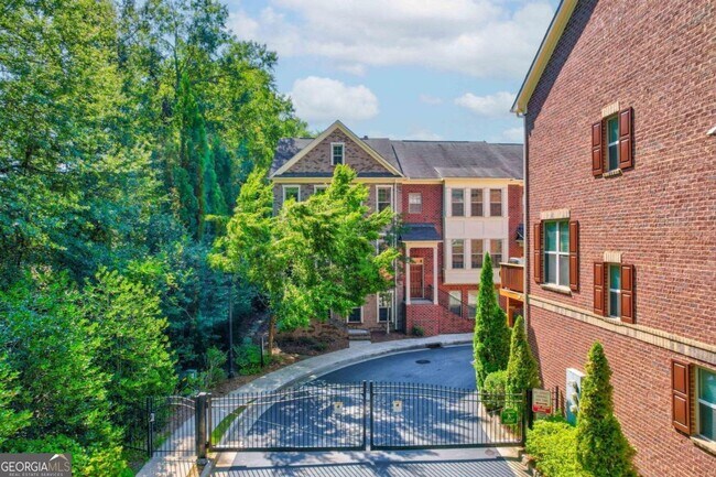 Building Photo - 3304 Ferncliff Ct