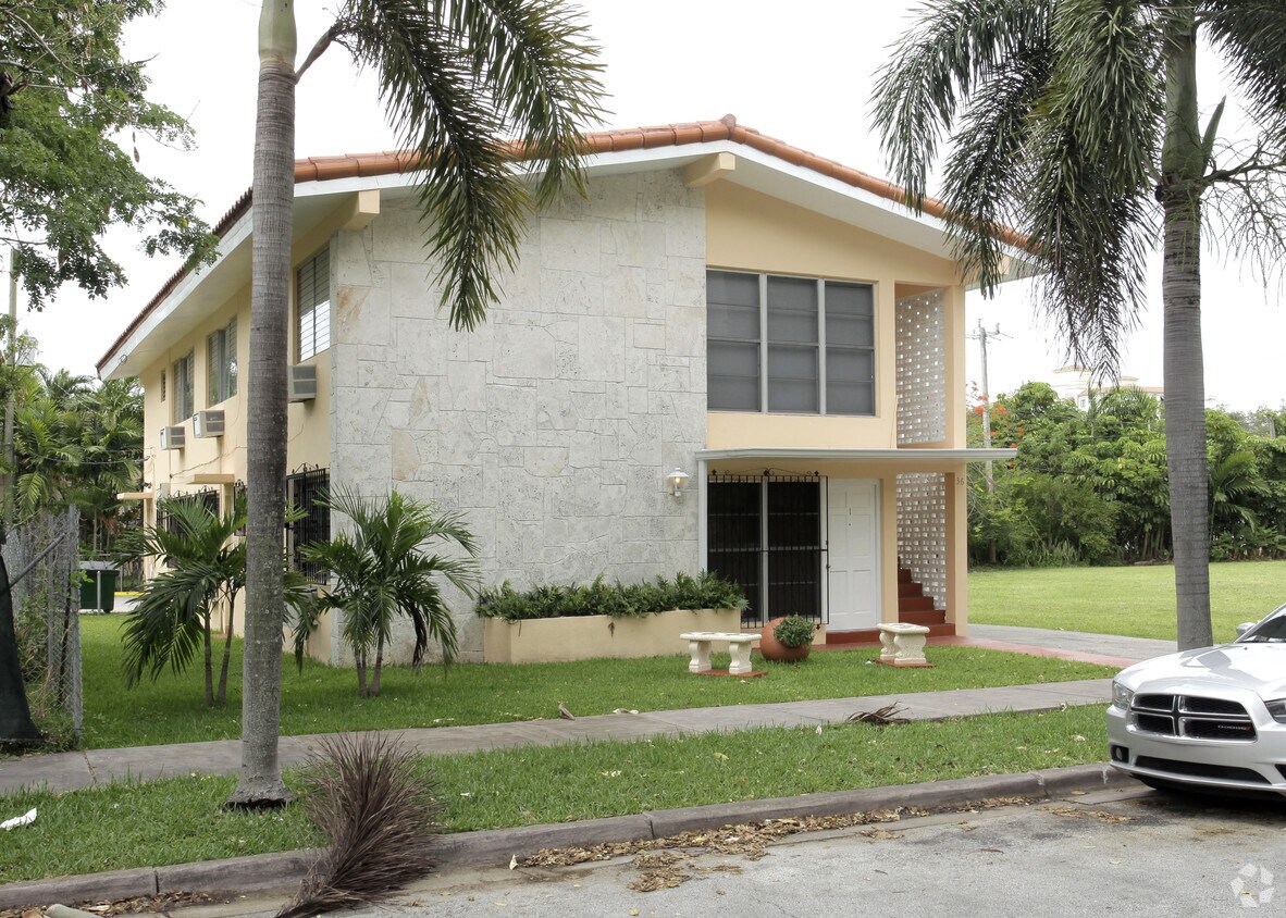Foto del edificio - 36 Santillane Ave