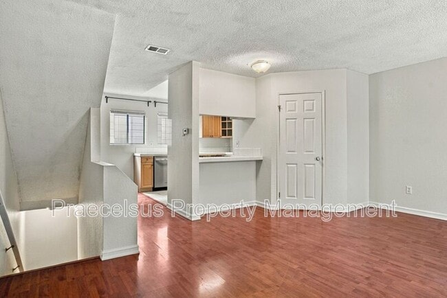 Building Photo - 1465 Hemlock Ave