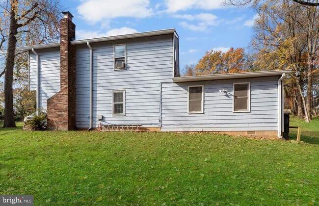Building Photo - 1212 Rainbow Dr