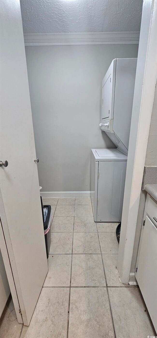 Building Photo - 615 Carter Ln