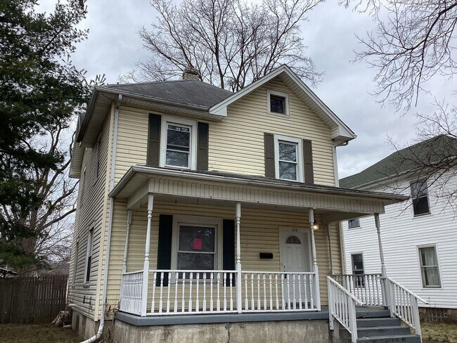 Building Photo - 210 Monroe St 4BR/1.5BA (Middletown)