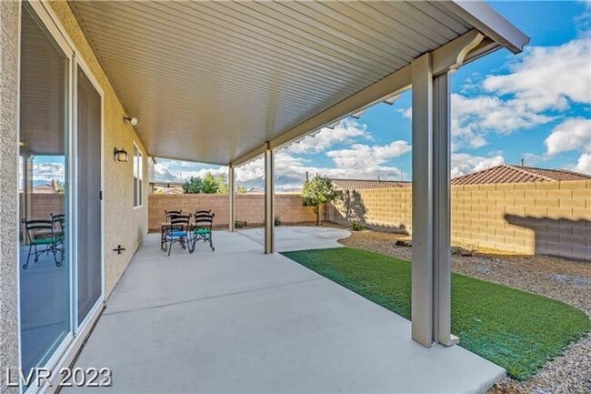 Building Photo - Beautiful Turnkey Home in Gated Southwest Las Vegas Community!