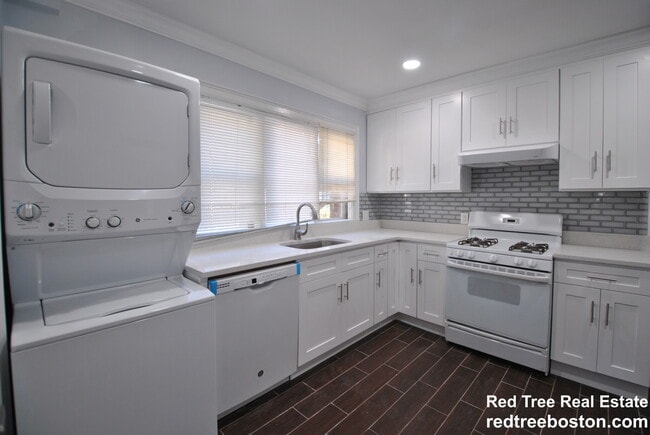 Building Photo - 19 Larose Plz