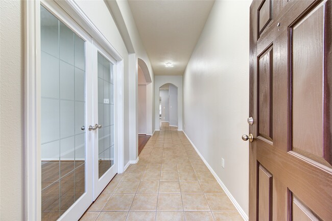 Foto del edificio - 2608 Shady Springs Ct