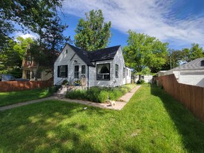 Building Photo - 1112 E 23rd St