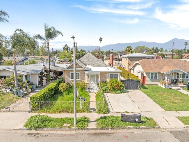 Building Photo - 621 E Kingsley Ave