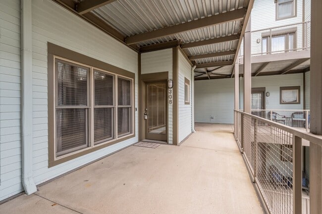 Building Photo - **WALKABLE MIDTOWN CONDO WITH BALCONY AND ...