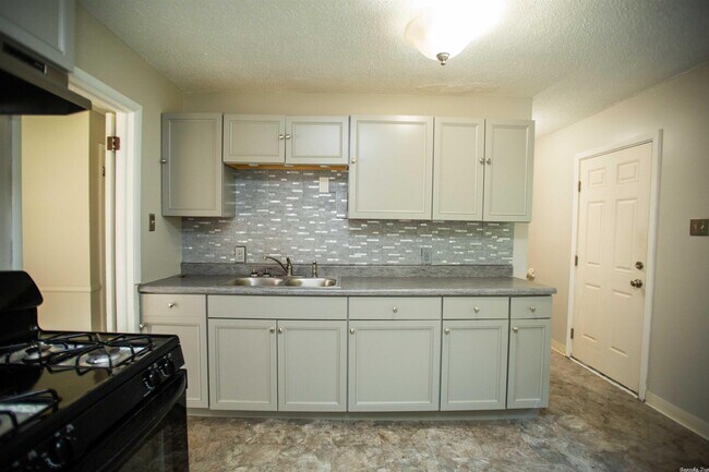 Building Photo - 7704 Impala Dr