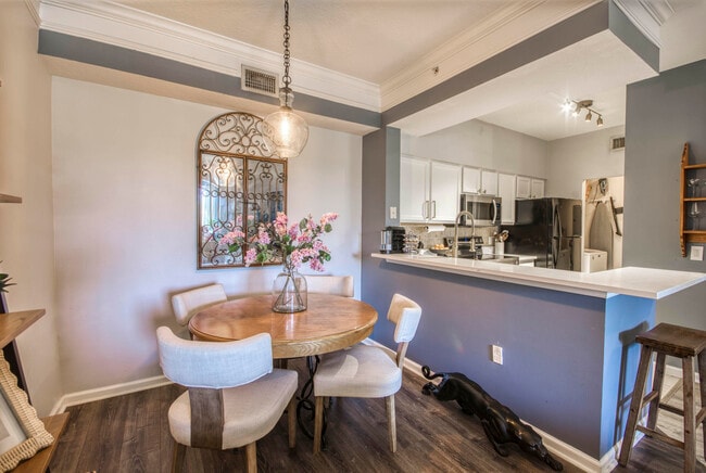 Building Photo - 1305 Myrtlewood Cir E