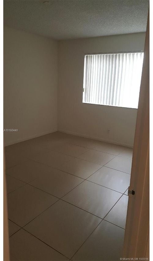 Building Photo - 2221 S Sherman Cir