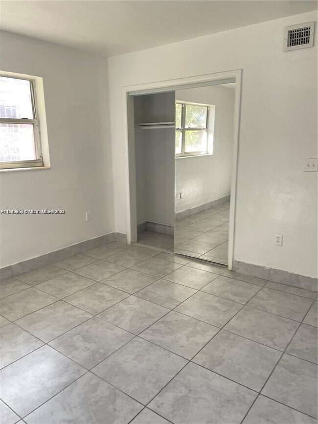 Foto del edificio - 1020 NW 106th St
