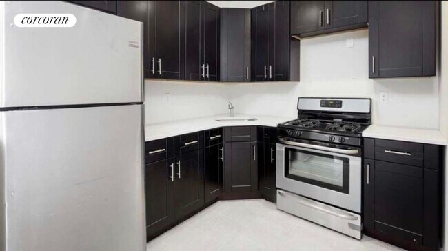 Foto del edificio - 221 Manhattan Ave