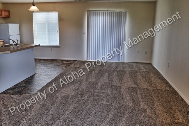 Building Photo - 1037 W Pine Ave