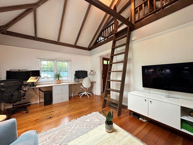 Building Photo - Beautiful 1BR+/1BA Fully Detached Home w/P...