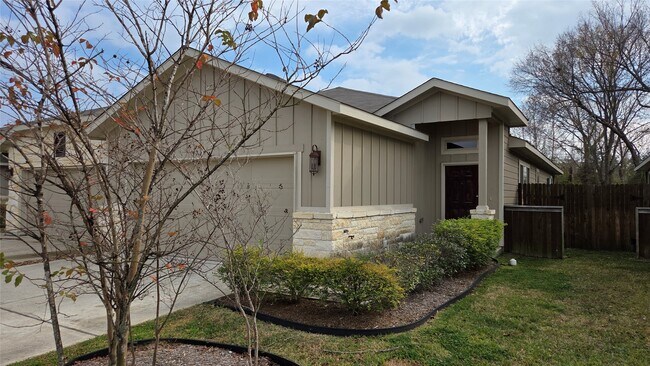 Foto del edificio - 9729 Grosbeak Ln