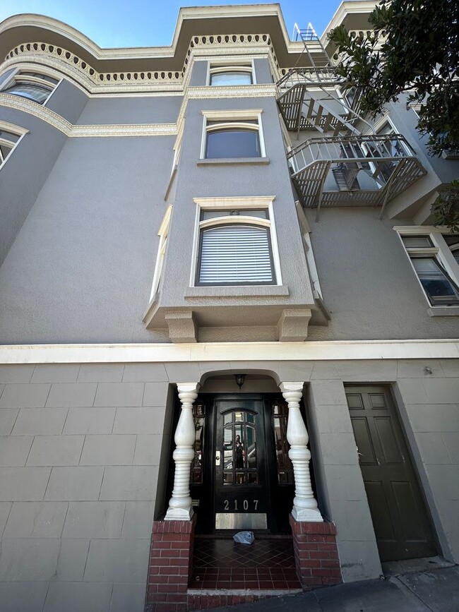 Foto del edificio - Gorgeous Pacific Heights One Bedroom!