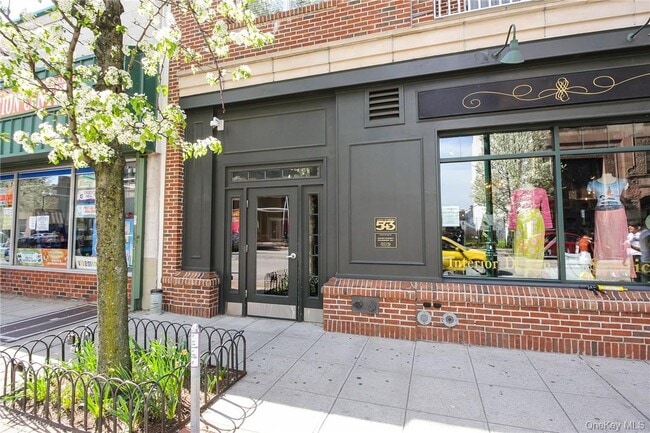 Building Photo - 543 Main St