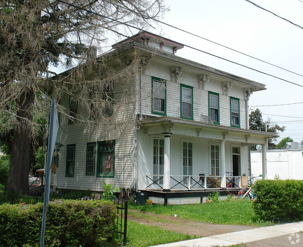 Building Photo - 4 Mill St