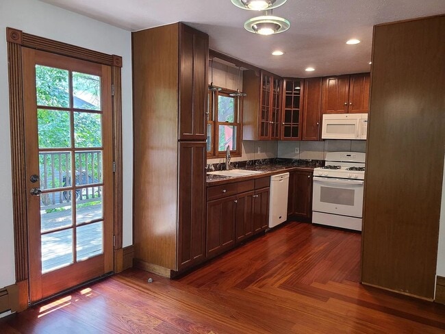 Building Photo - West Pearl St. Beauty - 3 Bed 3 Bath Townh...