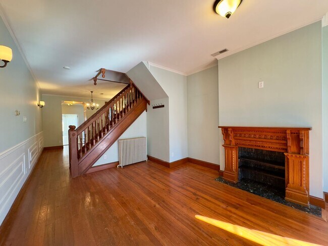 Building Photo - 2 Bedroom / 2 Bathroom Townhome with Classic Interior in Riverside, MD!