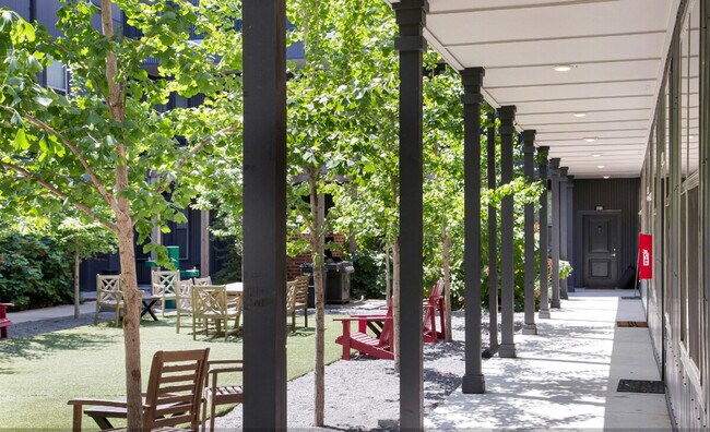 Foto del edificio - 111 E 4th St