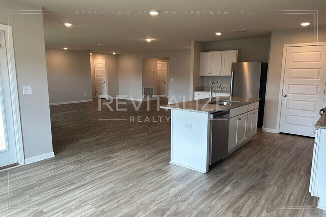 Foto del edificio - Beautiful 4 Bedroom/2 Bathroom House in We...