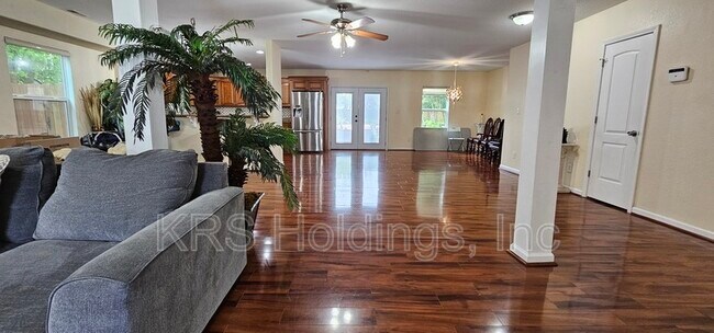 Building Photo - 3408 Peronne Ave