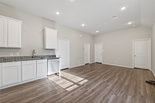 Building Photo - 12004 Canal St