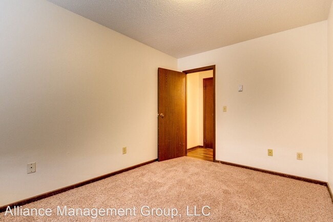 Building Photo - 901 10th Ave W