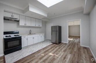 Interior Photo - 1072 Laguna Ave