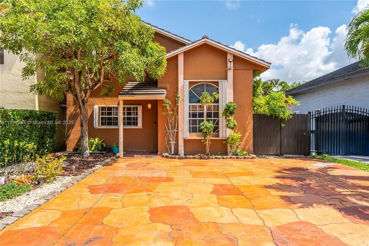 Foto principal - 7811 SW 9th Terrace