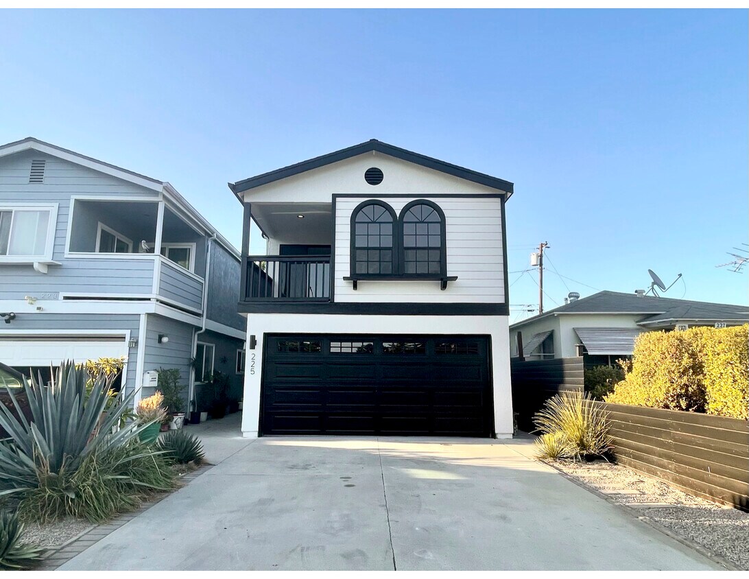 Primary Photo - 225 E Mountain View St